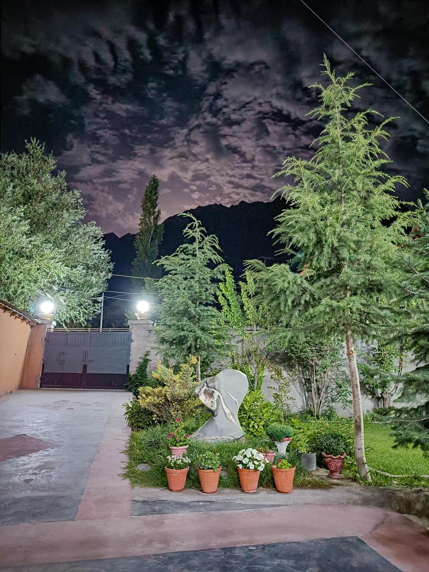 Taaj Residence Skardu Esterno foto